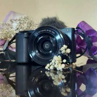 دوربین سونی zv-e10 در حد نو همراه لنز کیت