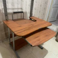 میز تحریر و کامپیوتر