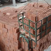 تمیزکاری طبقات و کشیدن مصالح به طبقات