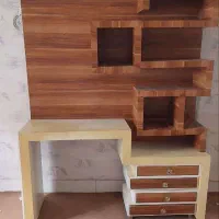 میز مطالعه و کتاب