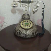 تلفن سلطنتی به همراه میز تلفن