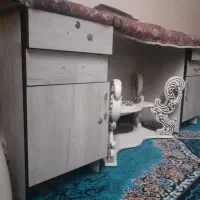 میز کار و کامپیوتر