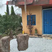 کلبه سنتی در باغ با آلاچیق در رامسر