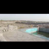 زمین با استخر