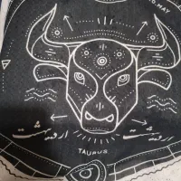 شال سفید مشکی ماه تولد اردیبهشت