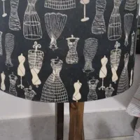 آباژور ایستاده