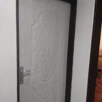 درب اتاق خواب و سرویس