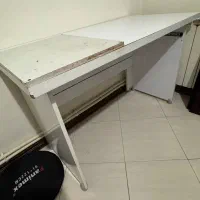 میز تحریر و کامپیوتر