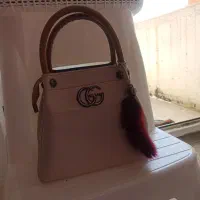 کیف و تعدادی سایل دیگر