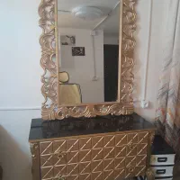 میز و آینه آرایشگاه زنانه