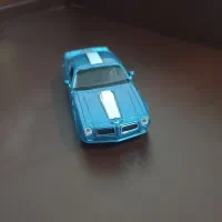 تعدادی ماشین فلزی در حد نو