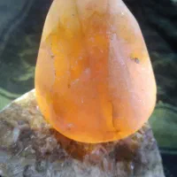 سنگ پرتقالی رنگ