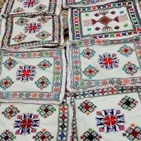 پشتی دست دوز