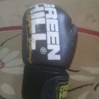 یک عدد دست کش بوکس
