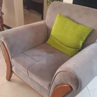 نیم ست راحتی همرا با میز وسط