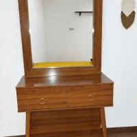میز کشو دار با ایینه
