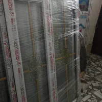 در و پنجره دوجداره شرکتی با شیشه دکوراتیو