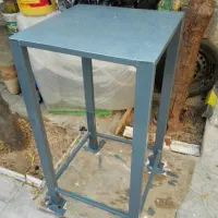 چهارپایه فلزی