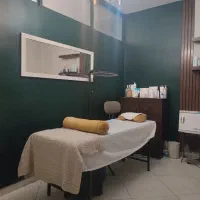 اجاره-تخت-در-آرایشگاه-مناسب-مژه-ماساژ-و-فیشیال