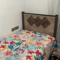 تخت تکنفره به همراه تشک در حد نو