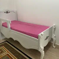 یک عدد تختخواب وویترین نوجوان درحدنوباتشک تخت