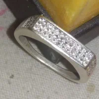 حلقه نگین دار