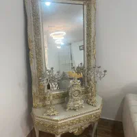 آیینه و کنسول با شمعدان