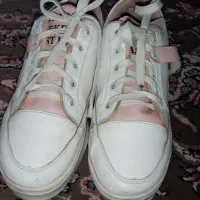 یک جفت کفش اسپرت