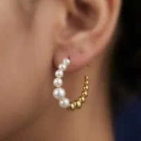 گوشواره نیم حلقه ای مروارید و طلایی