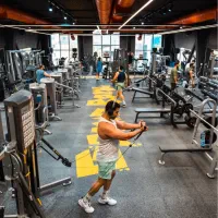 به یک نیروی نظافت در باشگاه گرند رویال نیازمندیم