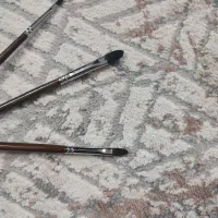 یک عدد تخته شاسی سایز A3و سه تا قلمو سایز2 4 8