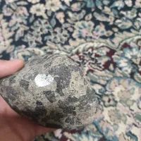 یک عدد سنگ قیمتی