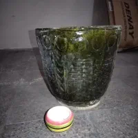 تعدادی گلدان بزرگ صحیح و سالم،
