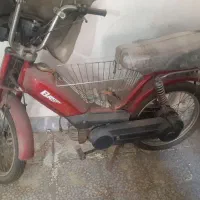 یک دستکاه دوچرخه فونیکس و موتور گازی باسل