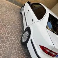 سمندسفید تمیز و بدون رنگ
