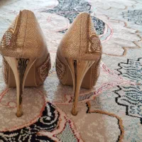 ۲ عدد کفش عروس|کیف، کفش، کمربند|قم, چهار مردان|دیوار