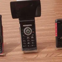 حدود ۴۰ گوشی