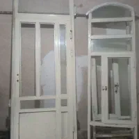 دو عدد پنجره‌ه و یک عدد در آلومینیوم