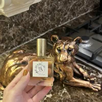 عطر دستساز لیرا