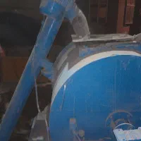 کارگر سیمانریز دستگاه فوم بتن