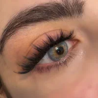 کاشت مژه تک لاین۱۸۰ لیفت ابرو ۳۰۰ با بهترین متریال