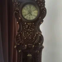 ساعت ایستاده ی چوبی