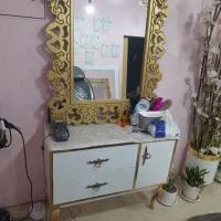 کمد و اینه ارایشگاه