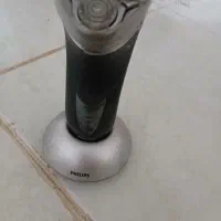 دوعدد ریش تراش سه تیغه یکی فیلیپس با خط زن