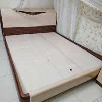 تخت دو نفره و میز توالت در حد نو|تخت و سرویس خواب|ری, سرتخت|دیوار