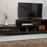 میز زیر تلویزیون