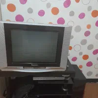 تلوزیون بهمراه میز