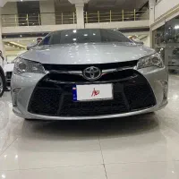 تویوتا کمری نقره ایی