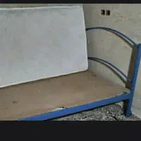 تختخواب و میز تلویزیون