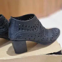 فروش کفش بچه گانه و زنانه باهم با قیمت مناسب